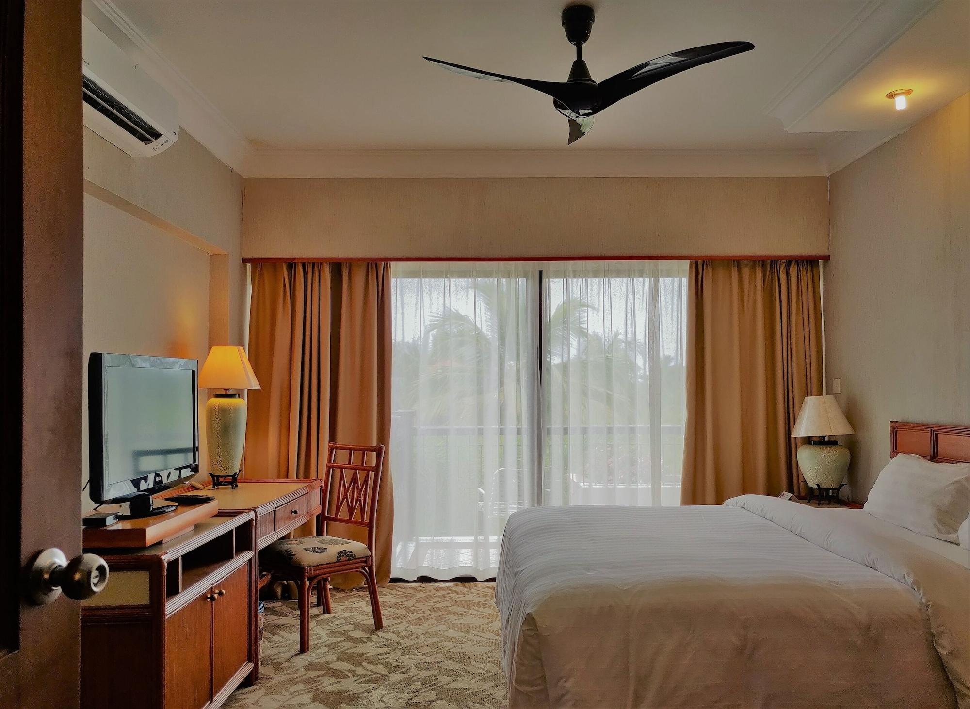 Tiara Labuan Hotel Экстерьер фото