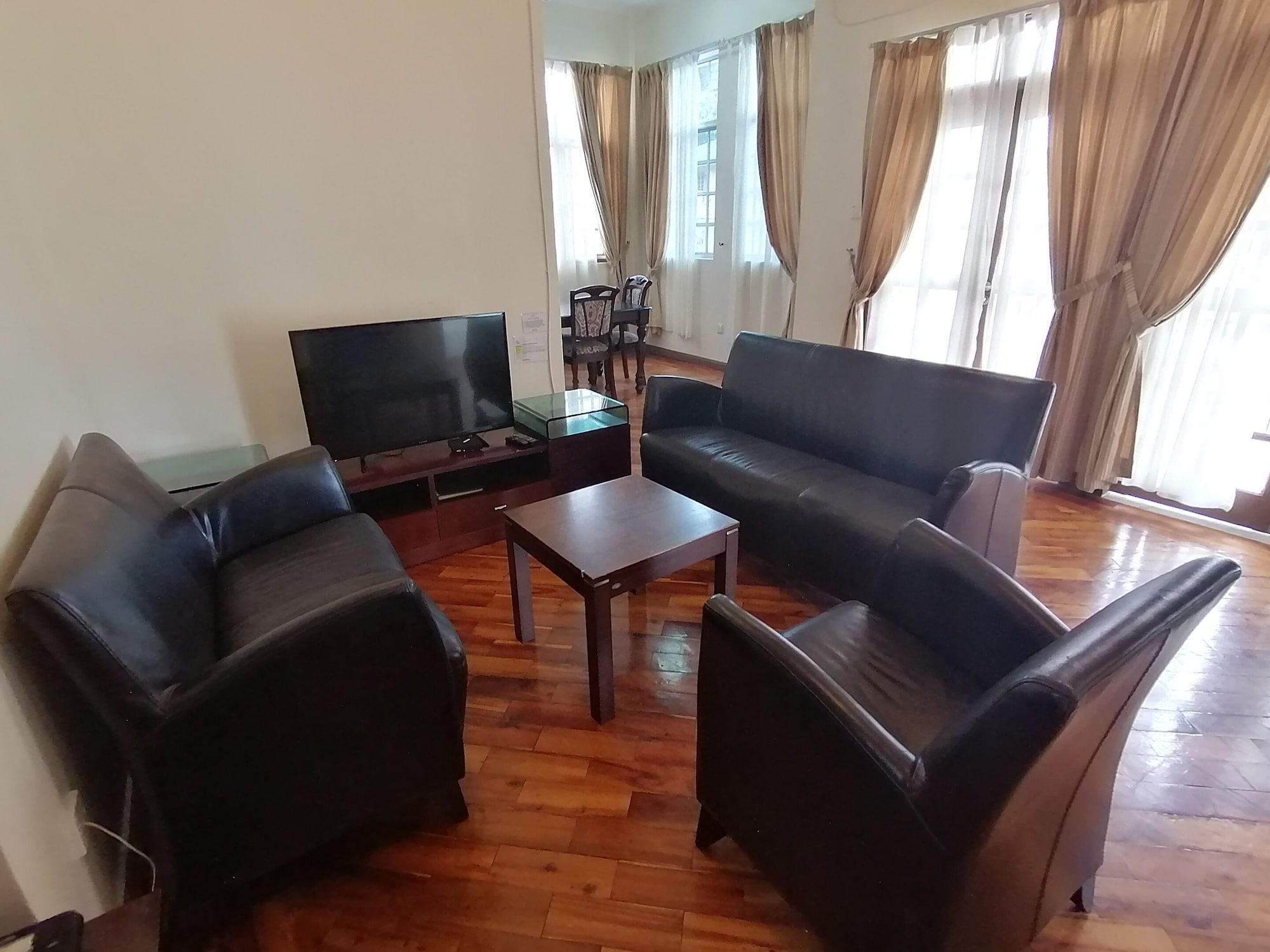 Tiara Labuan Hotel Экстерьер фото