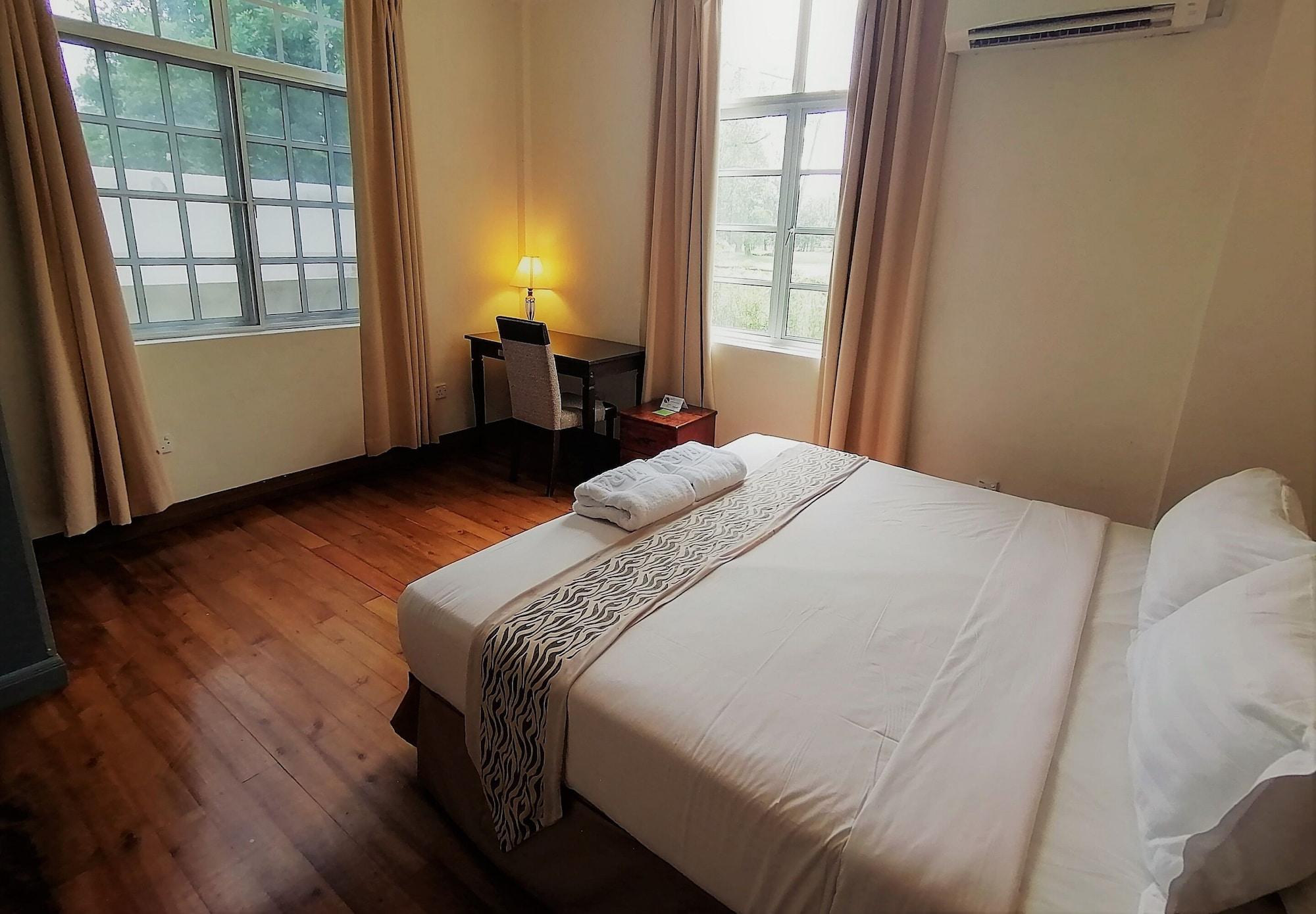 Tiara Labuan Hotel Экстерьер фото