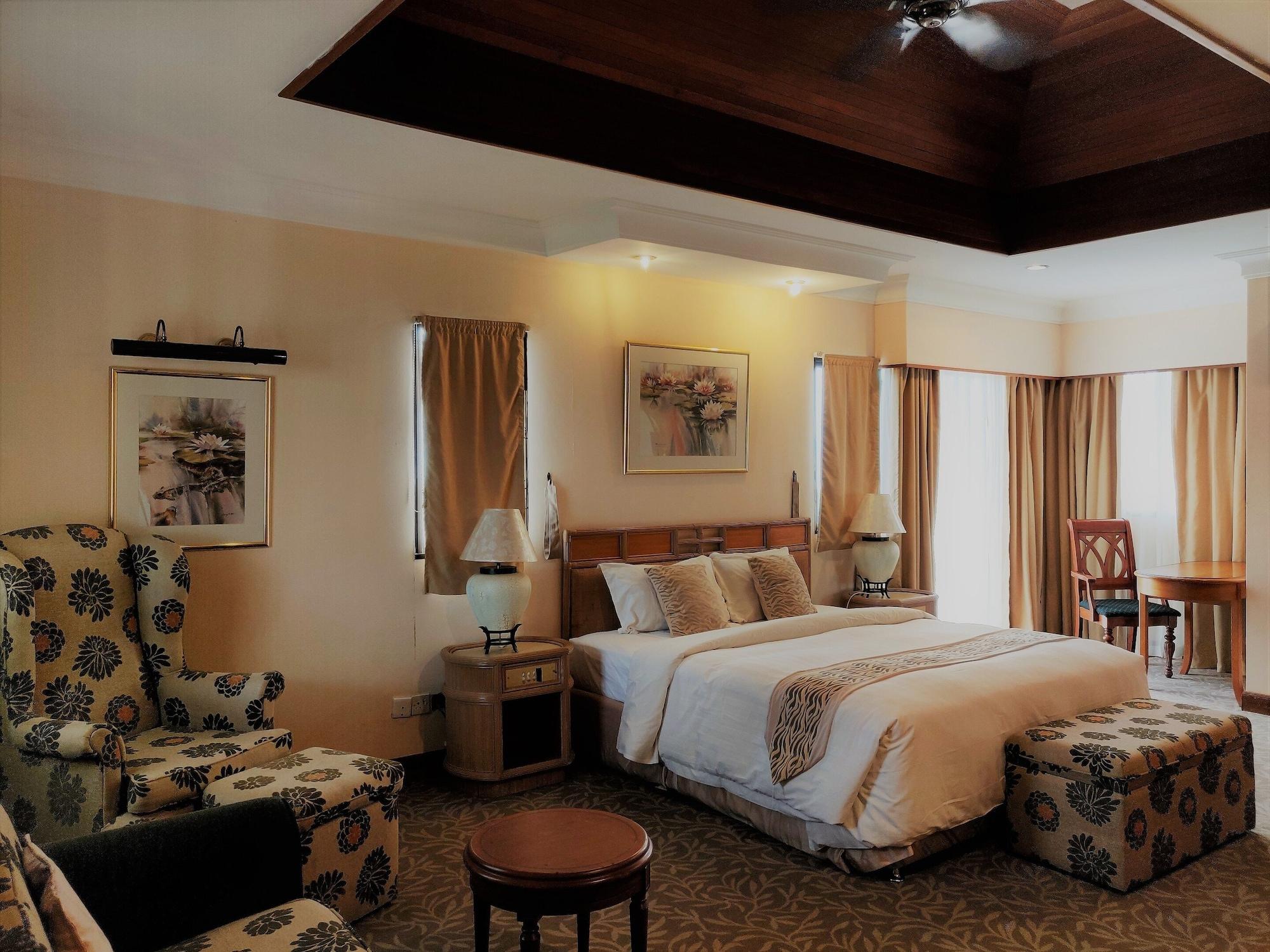 Tiara Labuan Hotel Экстерьер фото