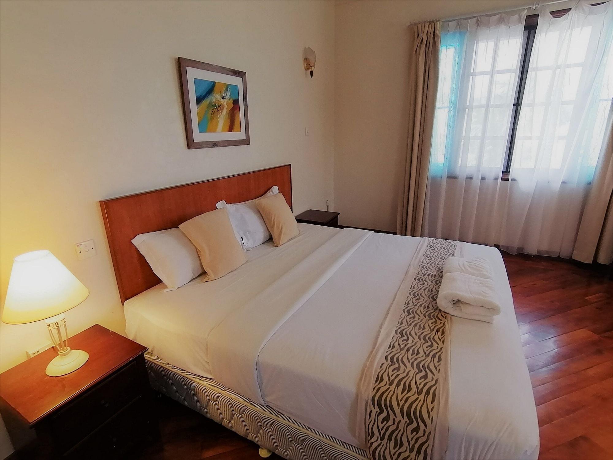 Tiara Labuan Hotel Экстерьер фото