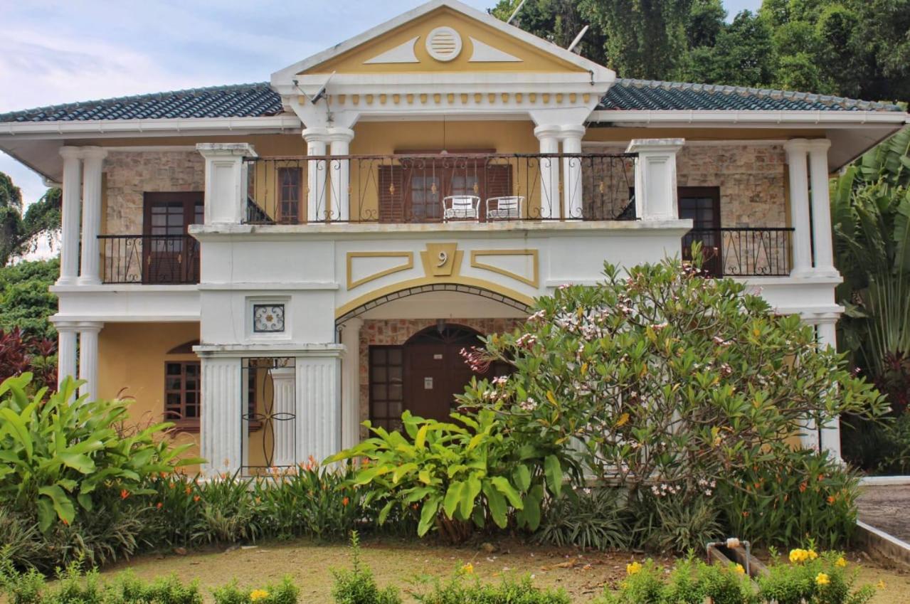 Tiara Labuan Hotel Экстерьер фото