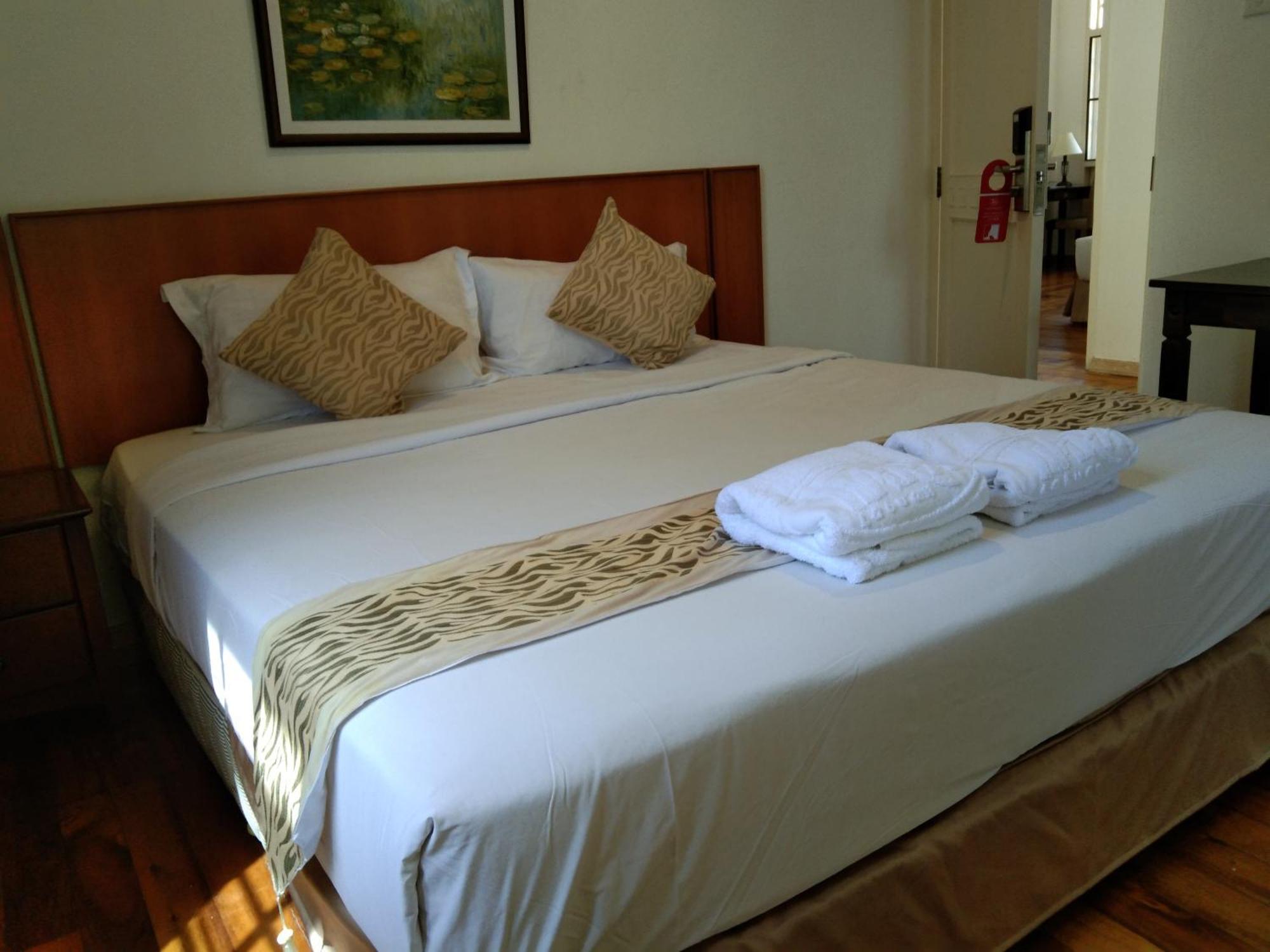 Tiara Labuan Hotel Экстерьер фото
