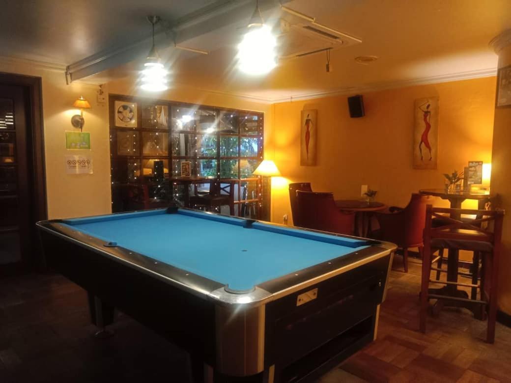 Tiara Labuan Hotel Экстерьер фото