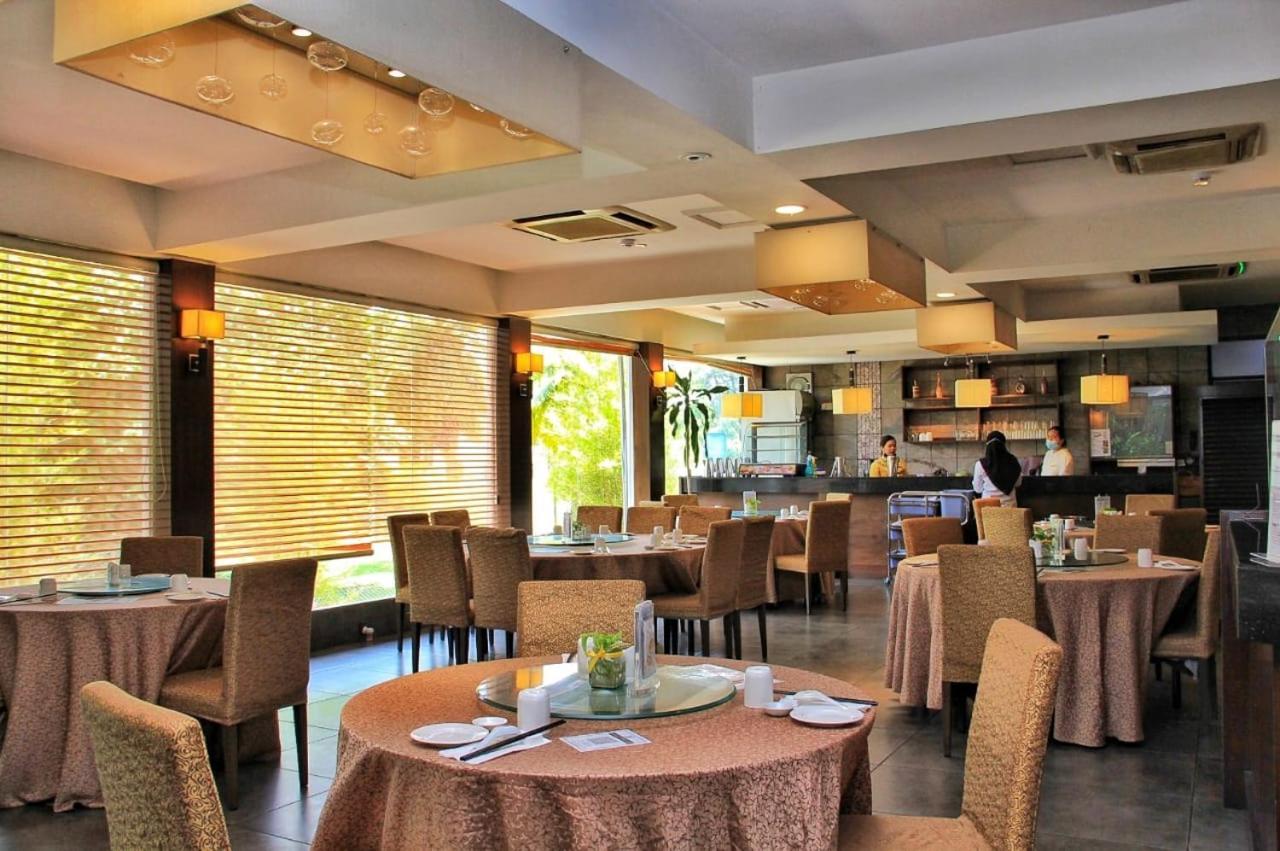 Tiara Labuan Hotel Экстерьер фото
