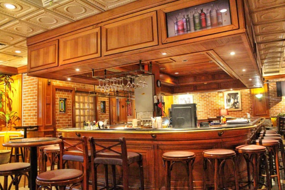 Tiara Labuan Hotel Экстерьер фото