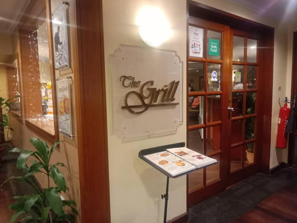 Tiara Labuan Hotel Экстерьер фото