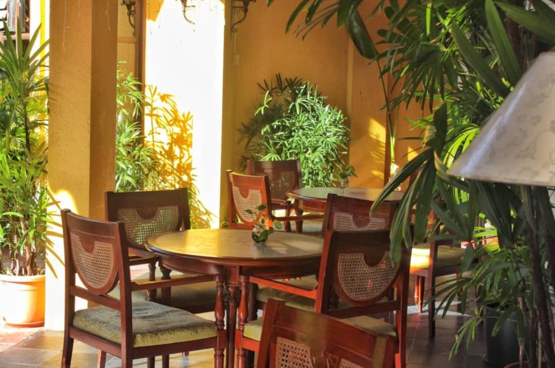 Tiara Labuan Hotel Экстерьер фото