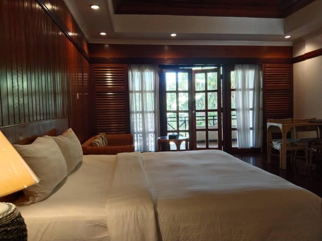 Tiara Labuan Hotel Экстерьер фото